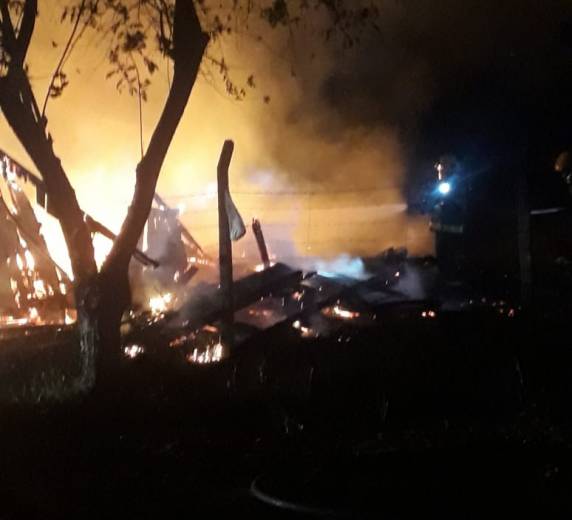 Incêndio consome residência no bairro Thomé de Souza em Ijuí - foto 2