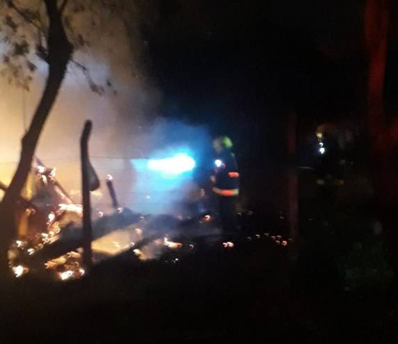 Incêndio consome residência no bairro Thomé de Souza em Ijuí - foto 3