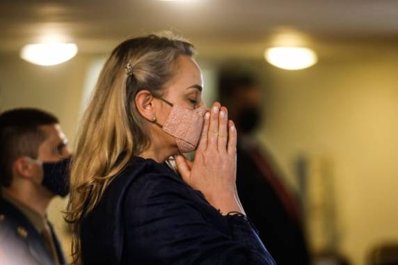 Vice-governadora Daniela Reinehr teve denúncia rejeitada e assume governo do estado interinamente a partir de terça-feira (27). Carlos Moisés será julgado por crime de responsabilidade em aumento salarial dado aos procuradores do estado