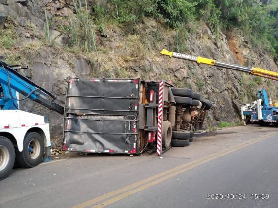 Motorista morre em acidente entre dois caminhões na RS-122, em Flores da Cunha - foto 5