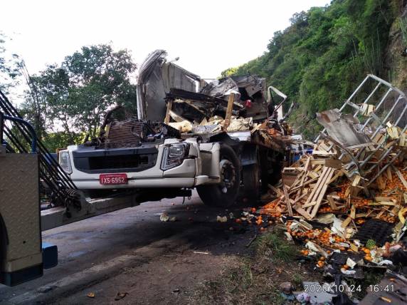 Motorista morre em acidente entre dois caminhões na RS-122, em Flores da Cunha - foto 2