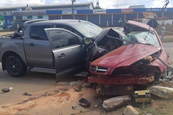 As vítimas tinham 21 e 22 anos. O fato ocorreu na tarde deste sábado (24), por volta das 13h14, na BR-282 em Maravilha, no Oeste catarinense