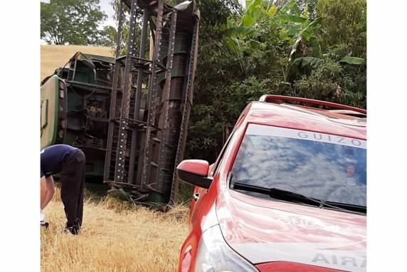 Segundo informações, Arlei Gutt realizava a colheita de trigo, quando a máquina agrícola virou, na localidade de Alto Alegre, interior de Entre Rios do Sul