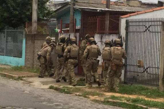 Mais de 260 agentes cumprem mandados em oito cidades contra grupo que movimentou R$ 5,5 milhões em um ano