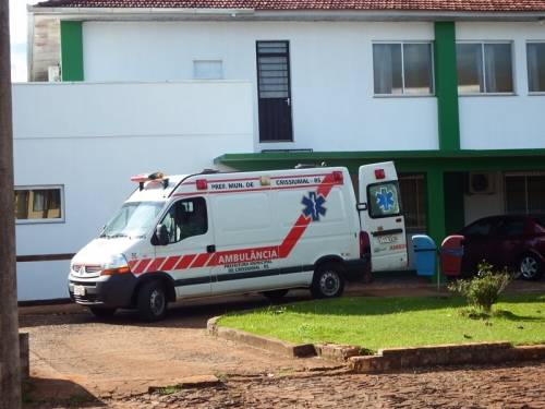 Carreta tombou depois de sair da pista