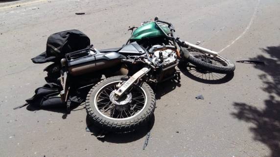 Motociclista é lançado em cima de carro e morre após colisão no centro de Chapecó - foto 3