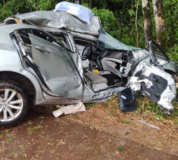 Veículo colide em árvore e deixa feridos na ERS 155 em Santo Augusto - foto 2