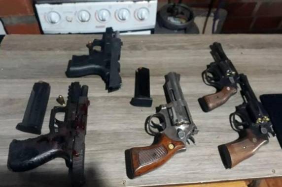 Casa em que estavam, na Linha Burati, foi onde ocorreu esquartejamento de um homem cuja cabeça e dedos foram encontrados na zona norte de Caxias do Sul