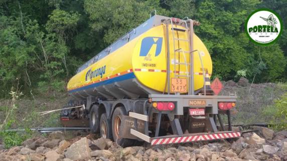 Acidente envolve três carretas na RSC472 em Tenente Portela - foto 2