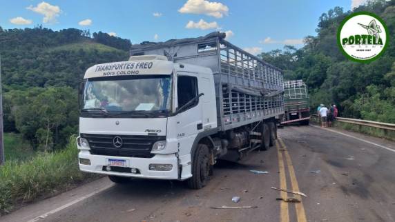 Acidente envolve três carretas na RSC472 em Tenente Portela - foto 3