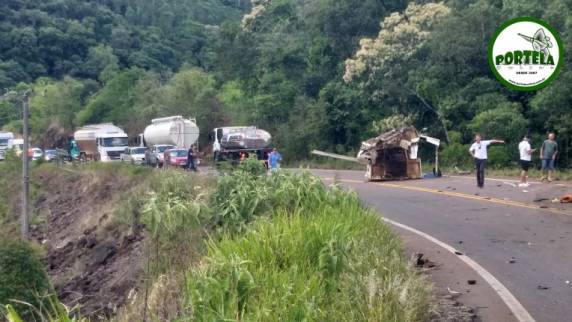 Acidente envolve três carretas na RSC472 em Tenente Portela - foto 4
