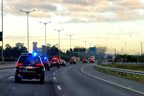 Polícia também sequestrou mais de R$ 20 milhões em bens dos traficantes, entre dezenas de veículos de luxo e 110 imóveis