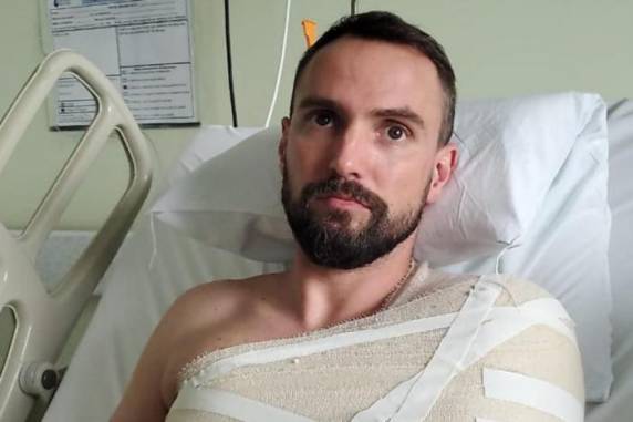 Matheus Kowalski, 37 anos, ficou ferido no dia 25 de outubro, enquanto pedalava pela Avenida Edvaldo Pereira Paiva, a Beira-Rio