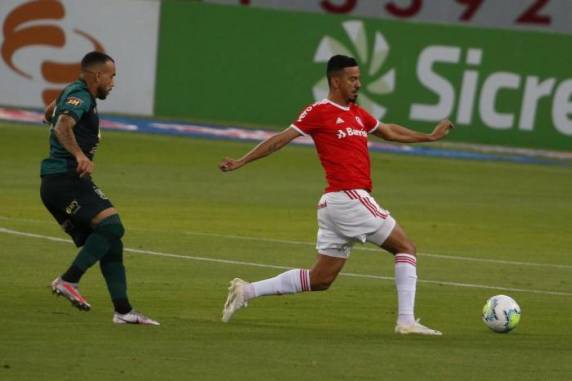Colorado foi derrotado pela equipe treinada por Lisca com gol do centroavante Rodolfo