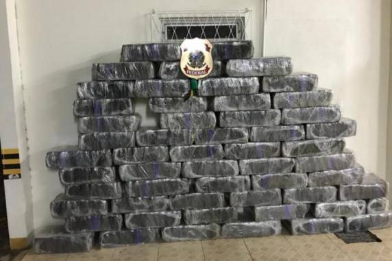 Agentes receberam informação de que veículo vindo do Paraná levaria droga para a Região Metropolitana