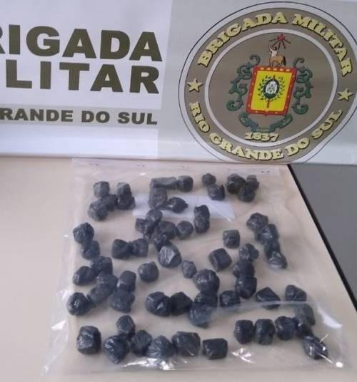 Mais uma vez drogas foram arremessadas em direção ao presídio