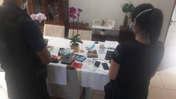 Notbook, celular e pen drive são apreendidos pela PC em operação ''Black Dolphin'' contra a pedofilia em Três de Maio - foto 4