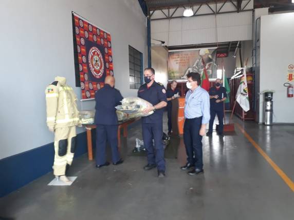 Comandante Geral do Corpo de Bombeiros entrega equipamentos para a corporação de Três de Maio - foto 4