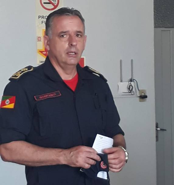 Comandante Geral do Corpo de Bombeiros entrega equipamentos para a corporação de Três de Maio - foto 2