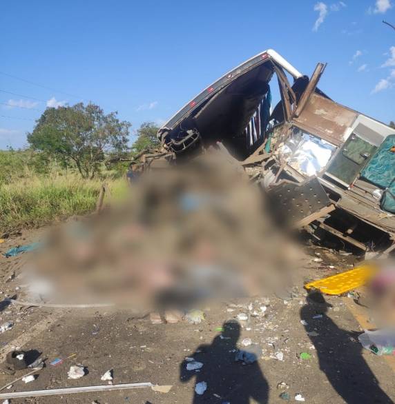 Acidente em rodovia no interior de SP provoca 41 mortes, diz PM - foto 3