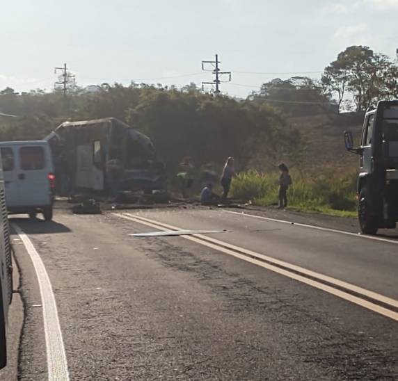 Acidente em rodovia no interior de SP provoca 41 mortes, diz PM - foto 4