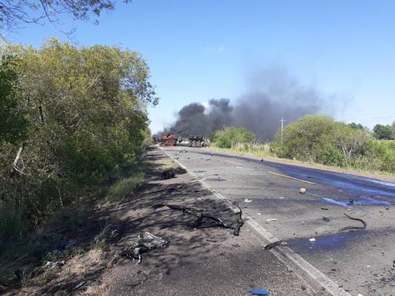 Colisão ocorreu por volta das 9h. Vítimas ainda não foram identificadas