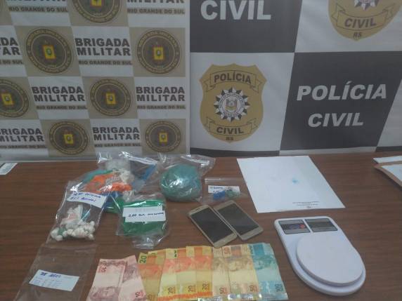 Os dois homens foram presos em ação contra o tráfico de drogas