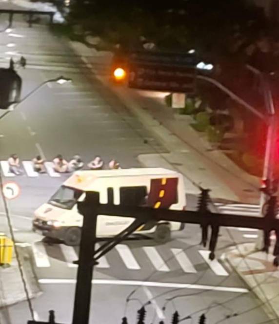 Ataque teve início no começo da madrugada desta terça-feira