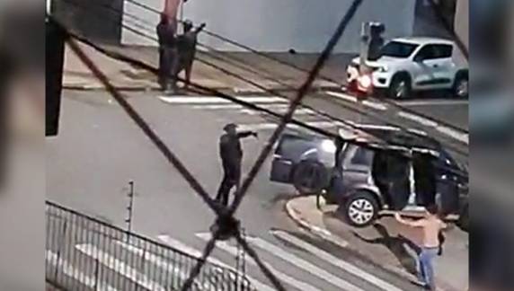 Criminosos chegaram ao município do sul catarinense ainda na noite de segunda-feira