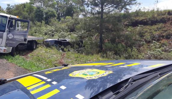 O carro havia sido roubado nesta manhã pelo criminiso, que também tentou enganar os policiais informando um nome falso