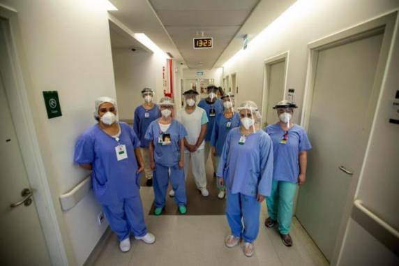 Médicos, enfermeiros e técnicos de enfermagem falam do cansaço físico e mental depois de nove meses de pandemia de coronavírus no Rio Grande do Sul