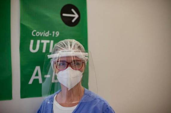 Pesadelos, 250 dias sem folgas, crises de choro: o esgotamento dos profissionais das UTIs para pacientes com covid-19 - foto 2