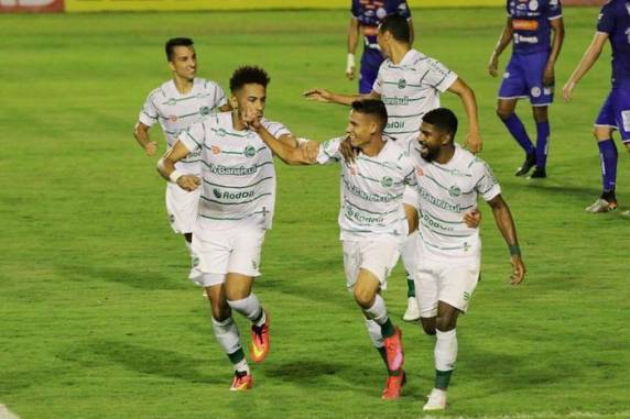 Estreante Éverton marcou o gol do triunfo alviverde
