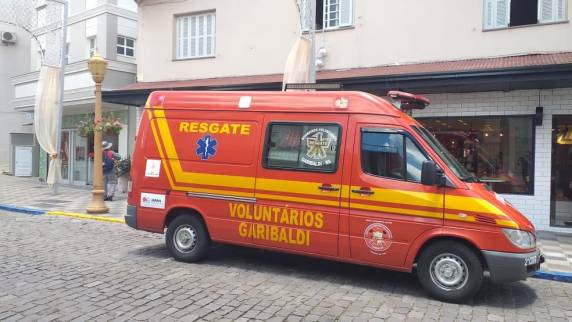 Segundo os Bombeiros Voluntários, elevador havia sido instalado há pouco tempo no local para facilitar o acesso da mulher ao prédio. Marlene Fachinelli tinha 69 anos