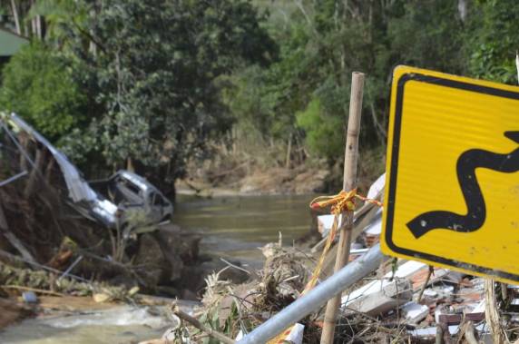 Mulher que estava desaparecida em Rio do Sul foi localizada na manhã deste sábado pelos bombeiros. Há seis desaparecidos em Presidente Getúlio