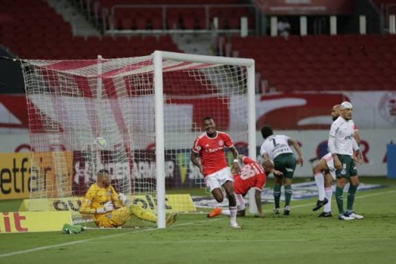 Gols de Edenilson e de Yuri Alberto garantiram resultado que deixou o Colorado com 44 pontos na tabela
