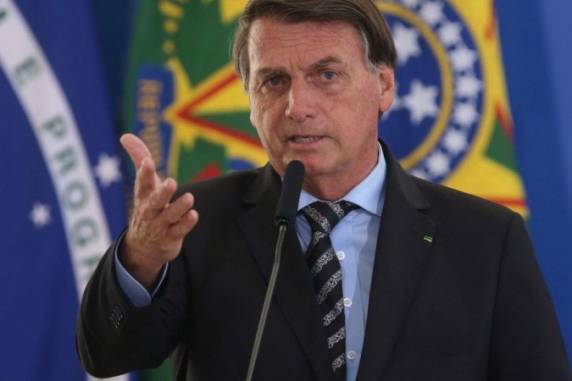 Em entrevista gravada, concedida ao seu próprio filho, o deputado Eduardo Bolsonaro (PSL-SP), o presidente disse ainda que a pandemia da covid-19 está acabando