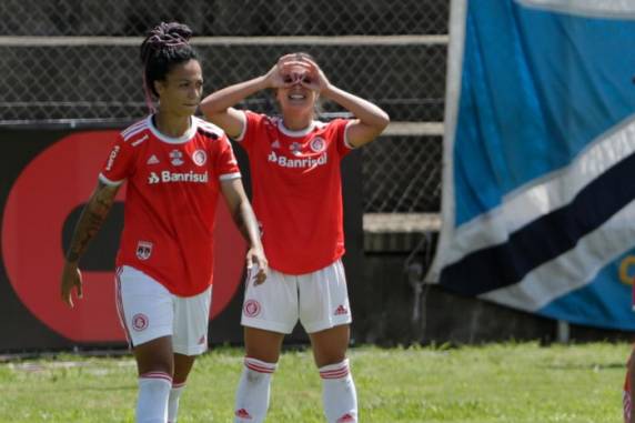 Djeni e Byanca Brasil marcaram para as Gurias Coloradas, que repetiram a conquista do ano passado