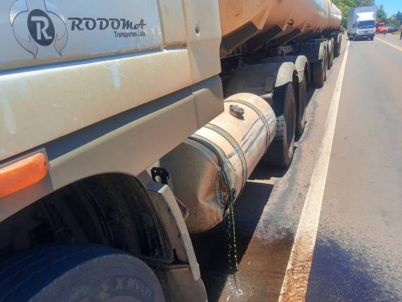 Acidente envolve automóvel e carreta na RS 344 em Santa Rosa - foto 2