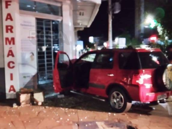 Acidente no centro de Santo Ângelo deixa duas pessoas feridas - foto 2