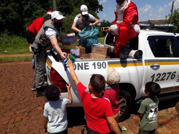Rádio Colonial e Brigada Militar fazem a alegria das crianças com a distribuição de brinquedos - foto 5