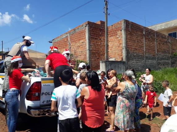 Rádio Colonial e Brigada Militar fazem a alegria das crianças com a distribuição de brinquedos - foto 7