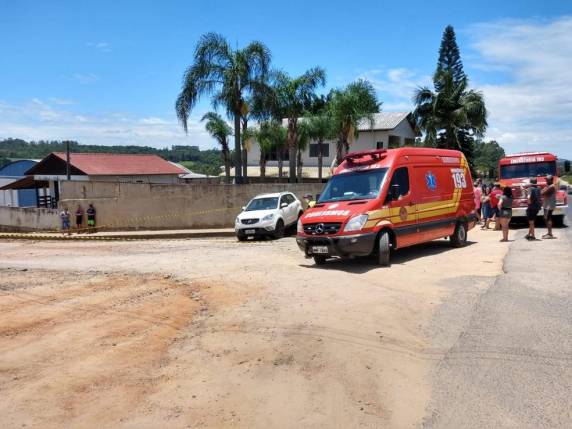 Vítima desceu do veículo para fazer fotos. Ocorrência foi registrada em Criciúma