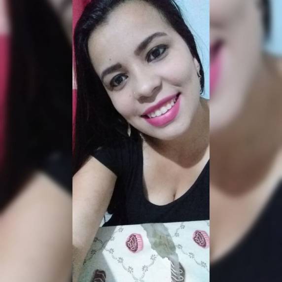 Thalia Ferraz, 23 anos, foi morta na frente de familiares. Segundo a policia, o suspeito é o ex-companheiro da vítima, que não aceitava o fim do relacionamento