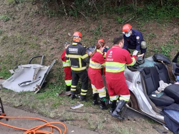 Camionete de Tenente Portela se envolve em grave acidente na BR 386 - foto 2