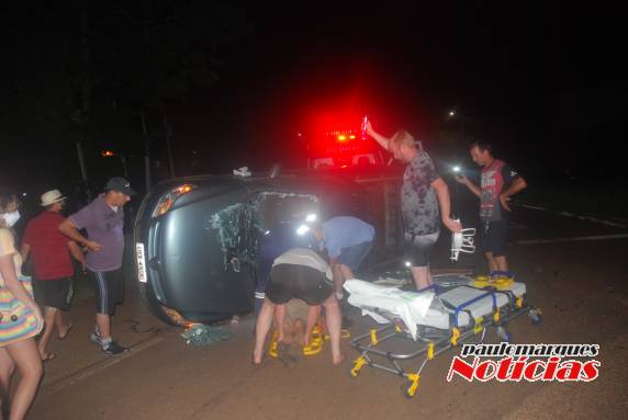 Veículo tomba após colisão traseira e homem fica ferido no trevo da BR-472, em Três de Maio - foto 4