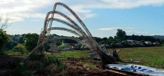 Temporal causa estragos em Chiapetta - foto 3