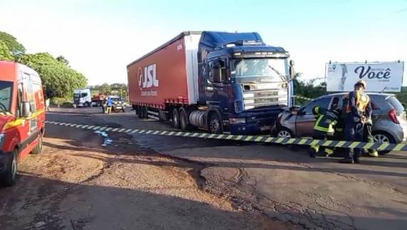 Ela conduzia um Kia Picanto, com placas de Carazinho, que colidiu em um caminhão, no fim da tarde desta terça-feira (29)