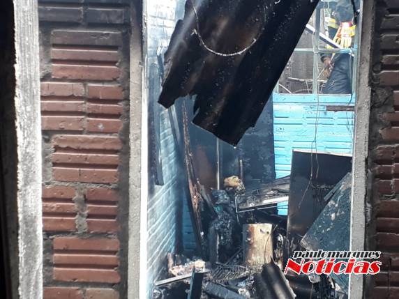 Incêndio destrói residência no bairro Pró-Morar em Três de Maio - foto 2