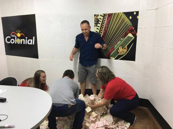 Rádio Colonial e Super Benedetti sortearam R$ 5 mil em dinheiro - foto 7